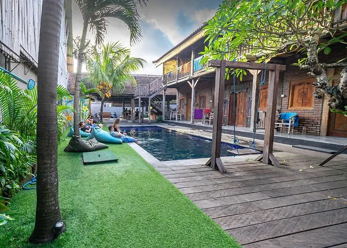 Tropical Albergue *